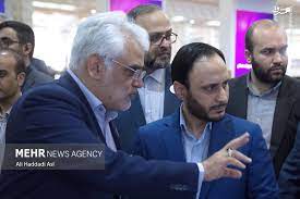 بازدید سخنگوی دولت از غرفه بانک ملی ایران در جشنواره عصر امید