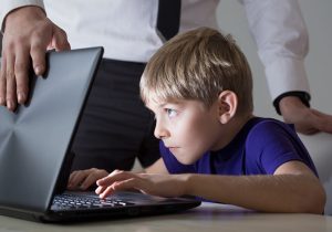شرایط مناسب برای کودکان و زیست مجازیشان در اینترنت هنوز فراهم نیست