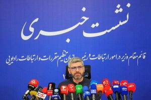 نشست خبری حمید فتاحی درباره کیفیت اینترنت و توسعه فیبر نوری در ایران